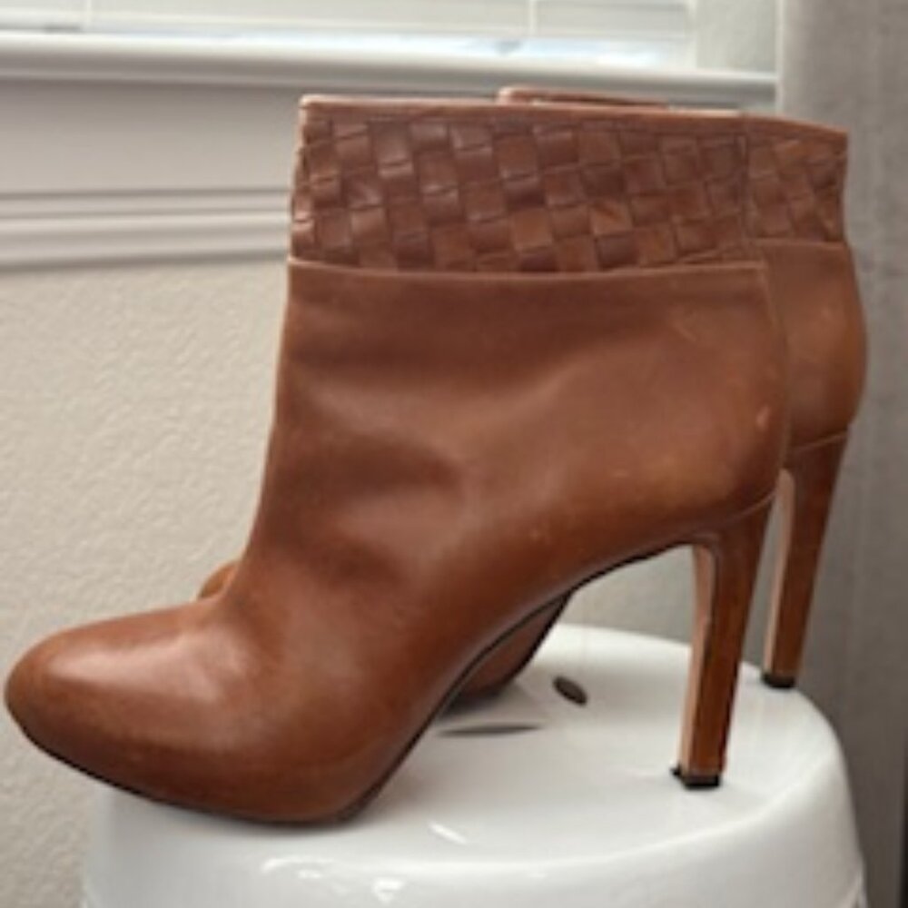 ANTONIO MELANI TOBACCO-COLORED LEATHER ANKLE BOOTIES, SIZE 9.5